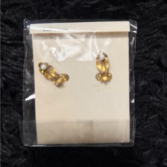 Chic Gold Leaf Dangle Earrings - Picture 2 of 2